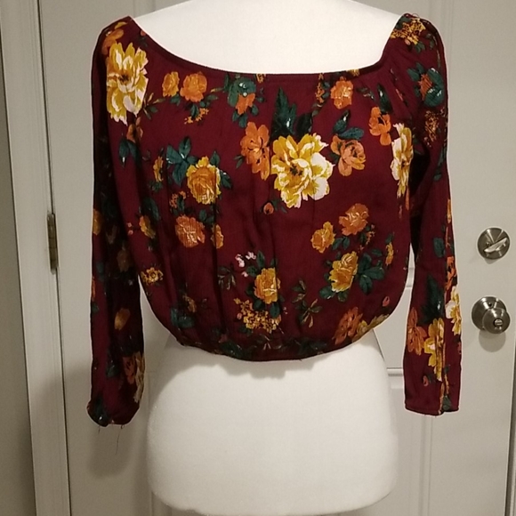Ambiance Tops - Floral long sleeve crop top